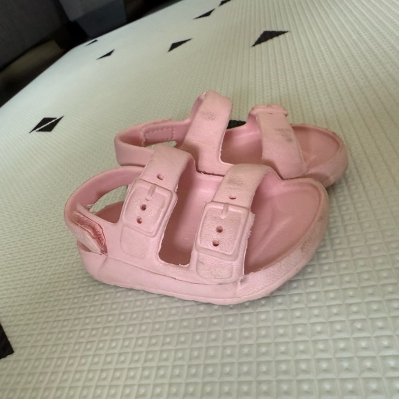 Baby girl double strap sandals in baby powder pink color, size 3•••Summer style - Picture 3 of 5